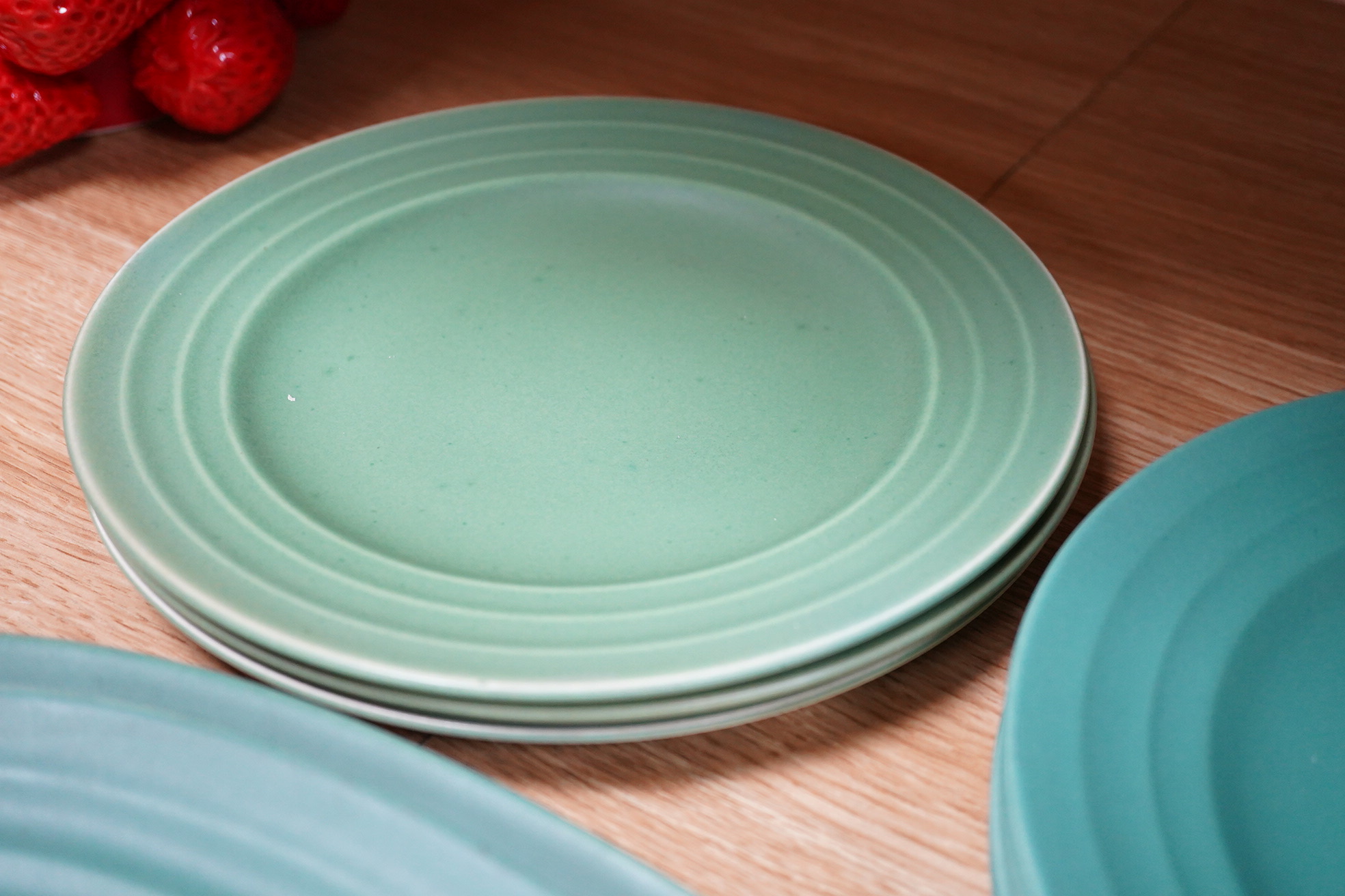 Keith Murray for Wedgwood, Annular part service comprising plates and two oval serving dishes, largest 38cm wide